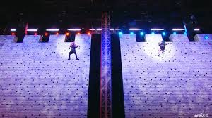 马刺外线防守极其差，说卡斯尔防守好，但是总漏掉三分，遇到好的外线投篮球队，马刺基本上赢不了，除非文班无敌，内线有文班在不用操心，外线还得交易才行。